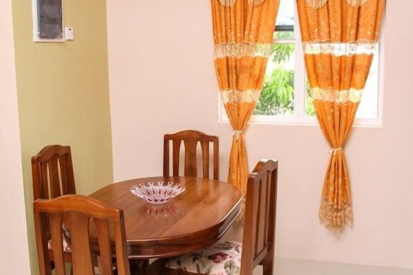 Hotel Iso's Bed & Breakfast (Glanvillia)